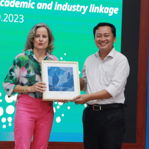 Chia sẻ kinh nghiệm hợp tác đào tạo giữa trường đại học Australia và tỉnh Khánh Hòa