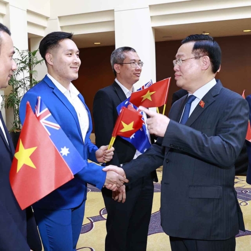 Chủ tịch Quốc hội gặp đại diện cộng đồng người Việt Nam tại Australia