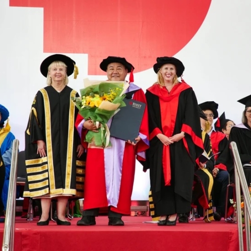 Đại học RMit Australia Trao bằng Tiến sỹ danh dự cho nhà sáng lập DN xã hội đầu tiên của Việt Nam